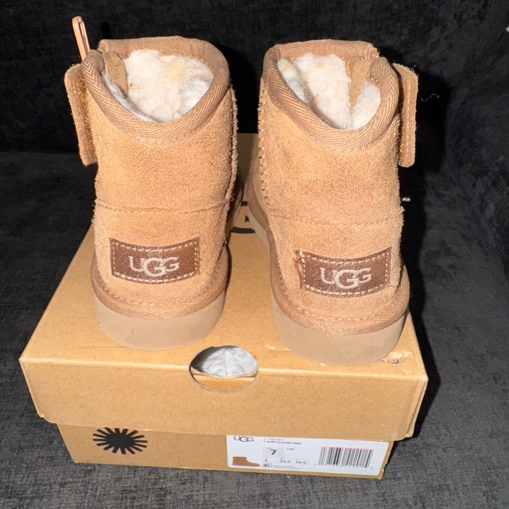 Toddler UGG classic zipper Boots - Picture 4 of 5